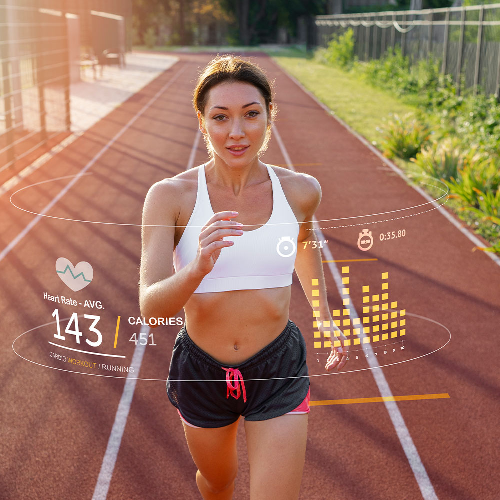 Na imagem, uma mulher praticando corrida, ao redor dela, gráficos e números ilustrativas do acompanhamento de performance